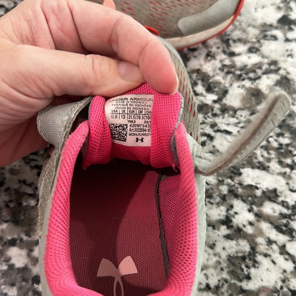 Girls under armor Velcro slip ons - Picture 6 of 6